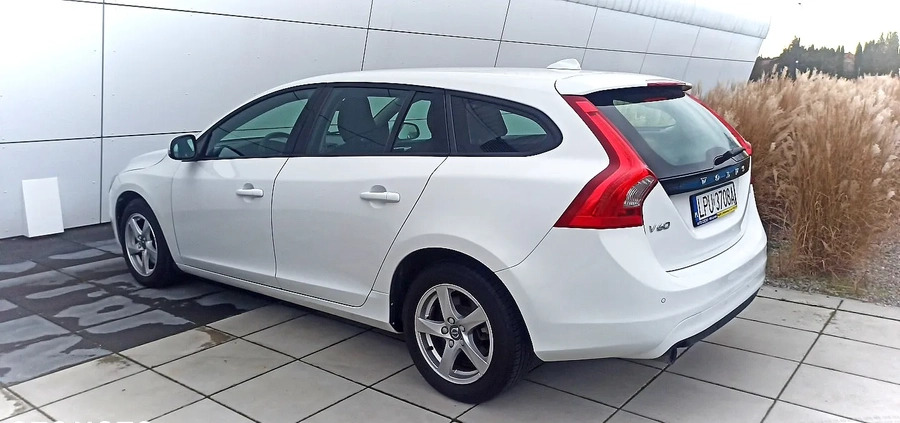 Volvo V60 cena 39900 przebieg: 270000, rok produkcji 2017 z Świebodzin małe 277